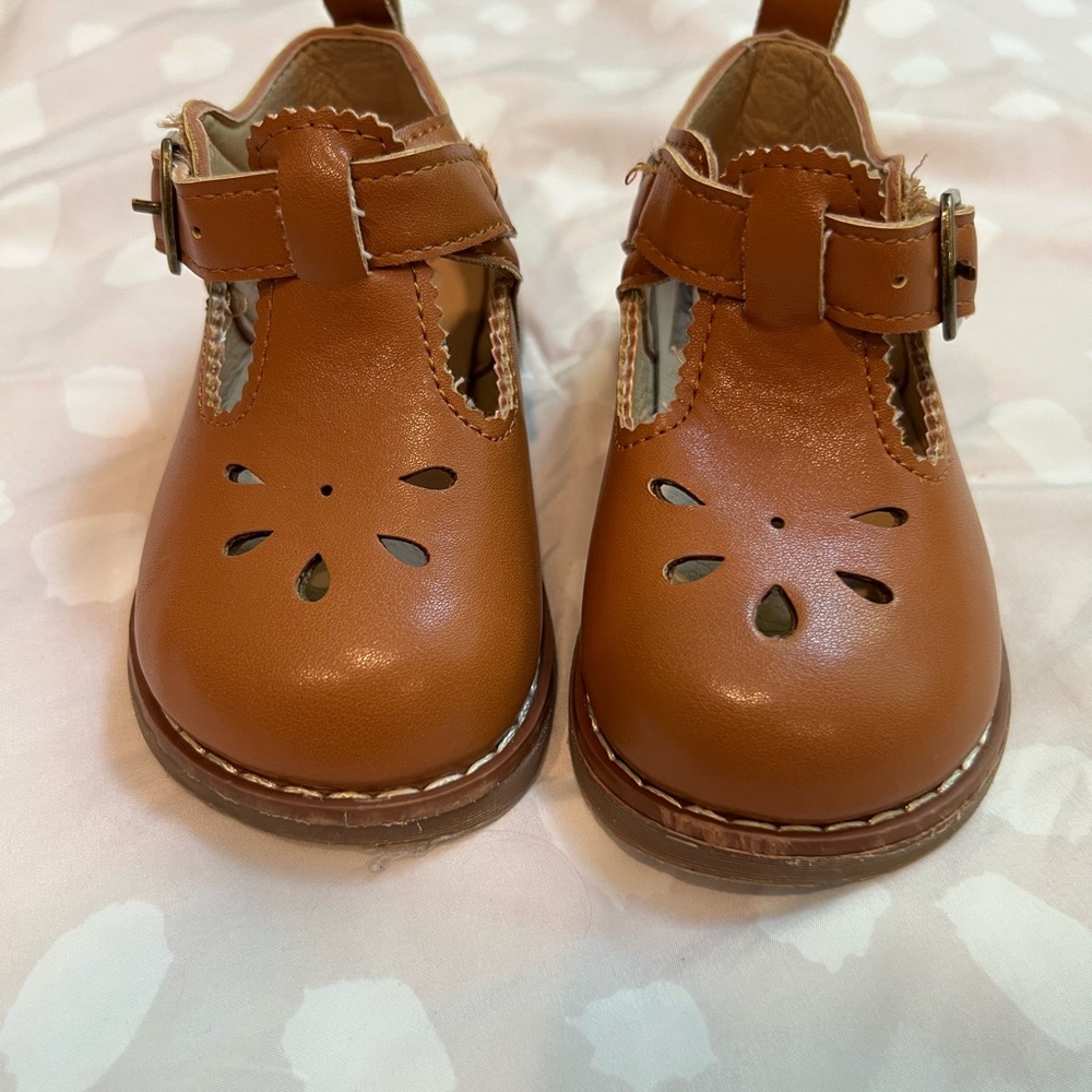 Classic Brown Girl’s Shoes